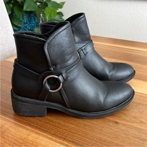 Bare Traps Shanley Black Ankle Booties